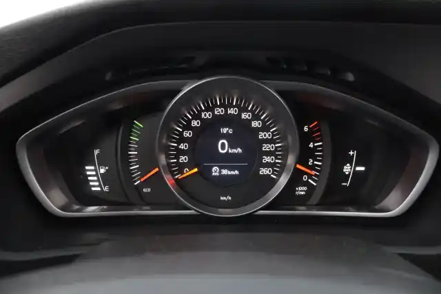 Sininen Viistoperä, Volvo V40 – LLT-749