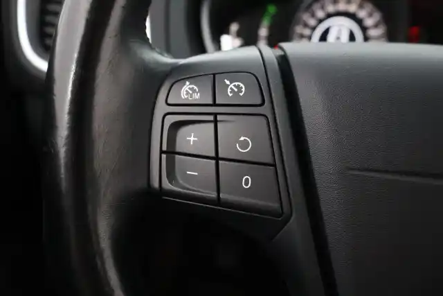 Sininen Viistoperä, Volvo V40 – LLT-749