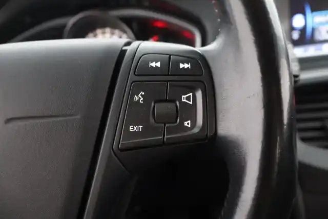 Sininen Viistoperä, Volvo V40 – LLT-749