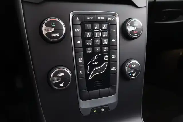 Sininen Viistoperä, Volvo V40 – LLT-749