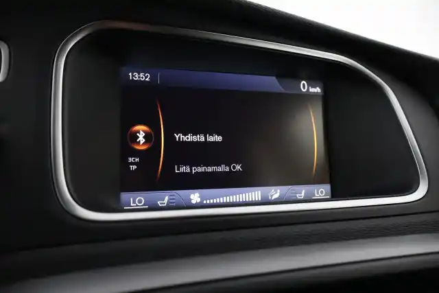 Sininen Viistoperä, Volvo V40 – LLT-749