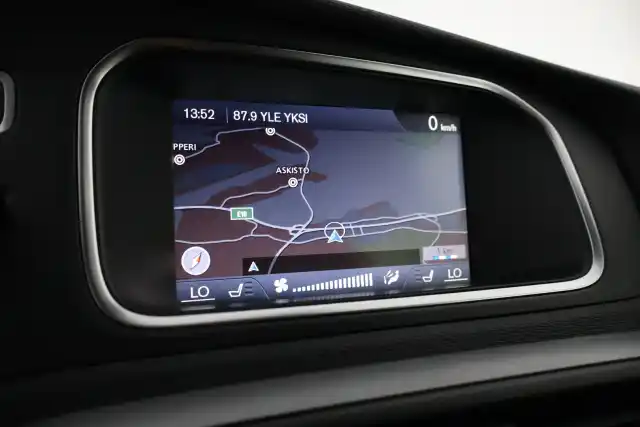 Sininen Viistoperä, Volvo V40 – LLT-749