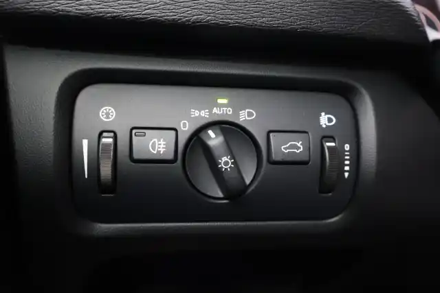 Sininen Viistoperä, Volvo V40 – LLT-749