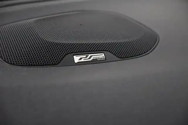 Sininen Viistoperä, Volvo V40 – LLT-749