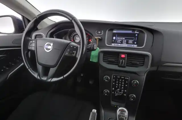 Sininen Viistoperä, Volvo V40 – LLT-749