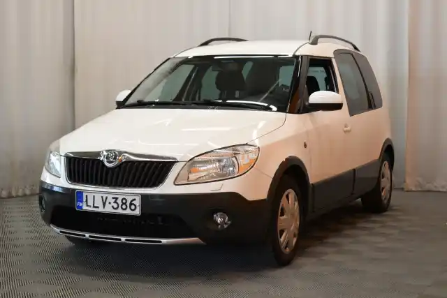 Valkoinen Tila-auto, Skoda Roomster – LLV-386