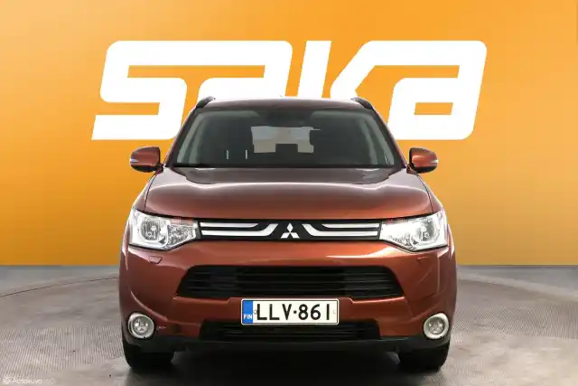 Ruskea Maastoauto, Mitsubishi Outlander – LLV-861