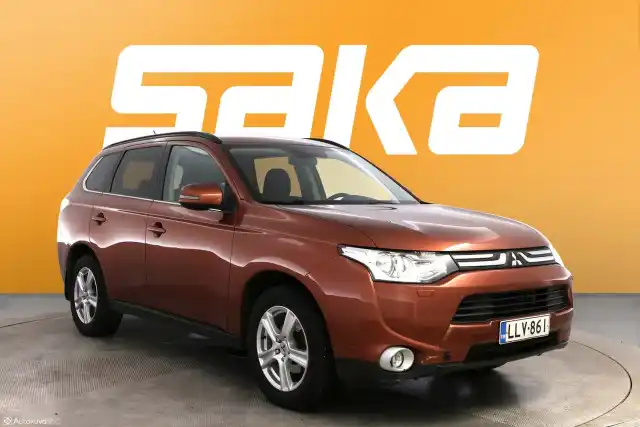 Ruskea Maastoauto, Mitsubishi Outlander – LLV-861