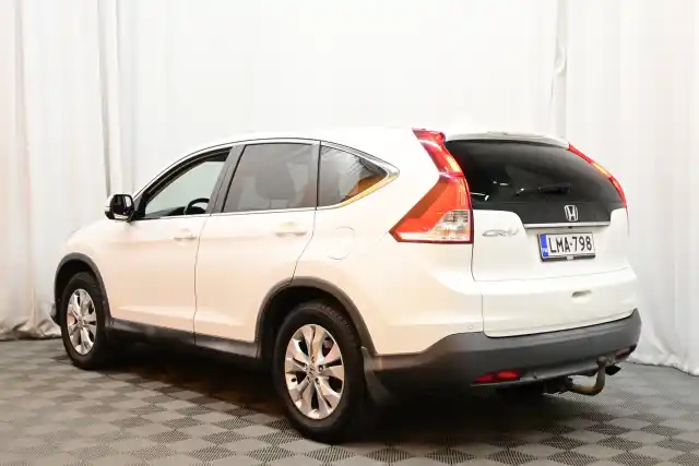 Valkoinen Maastoauto, Honda CR-V – LMA-798