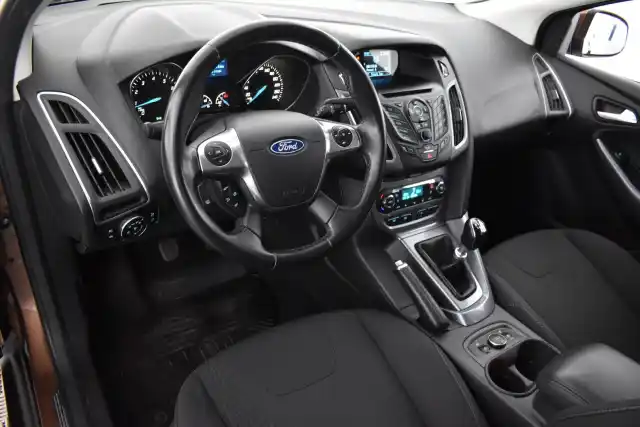 Ruskea Farmari, Ford Focus – LMB-821