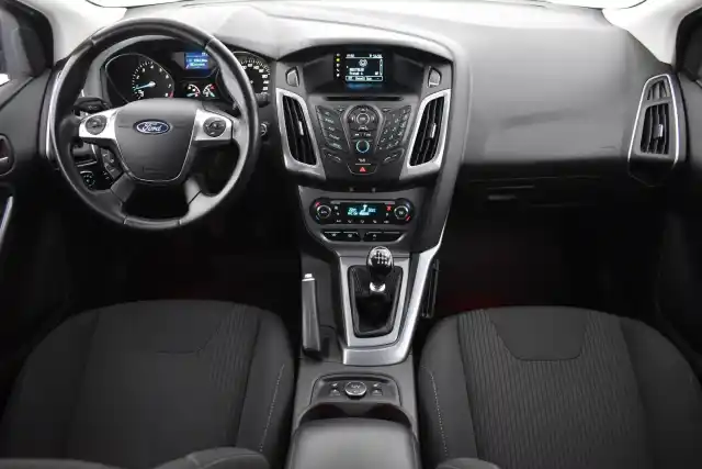 Ruskea Farmari, Ford Focus – LMB-821