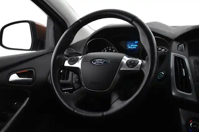 Ruskea Farmari, Ford Focus – LMB-821