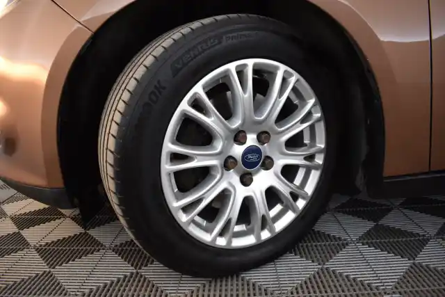 Ruskea Farmari, Ford Focus – LMB-821