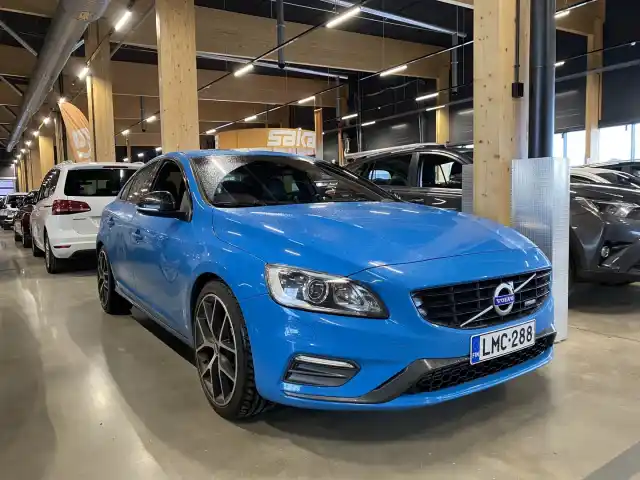 Sininen Sedan, Volvo S60 – LMC-288