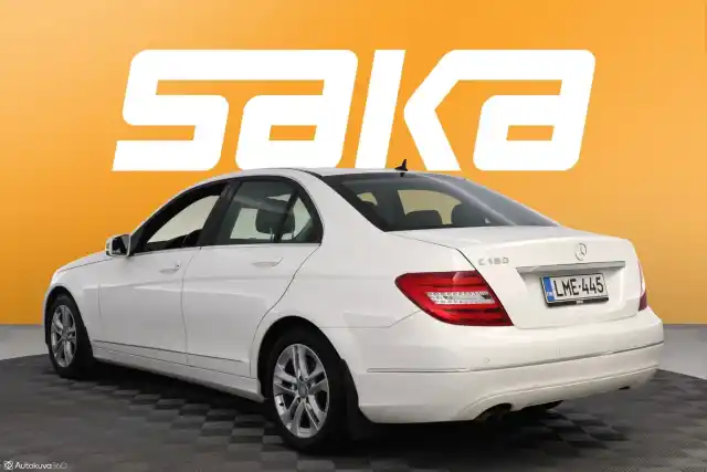 Valkoinen Sedan, Mercedes-Benz C – LME-445