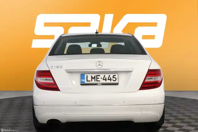 Valkoinen Sedan, Mercedes-Benz C – LME-445
