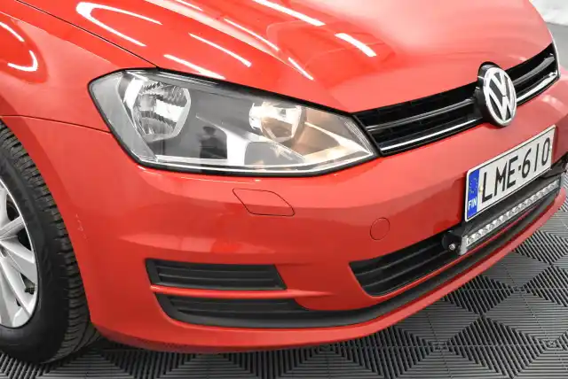 Punainen Viistoperä, Volkswagen Golf – LME-610