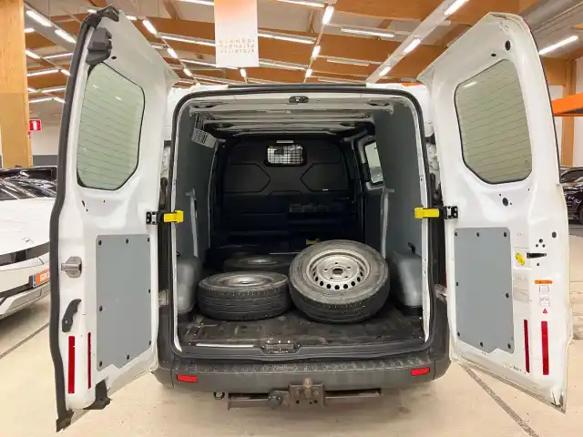 Valkoinen Pakettiauto, Ford Transit Custom – LMH-330