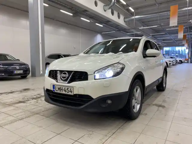 Valkoinen Maastoauto, Nissan Qashqai – LMH-454