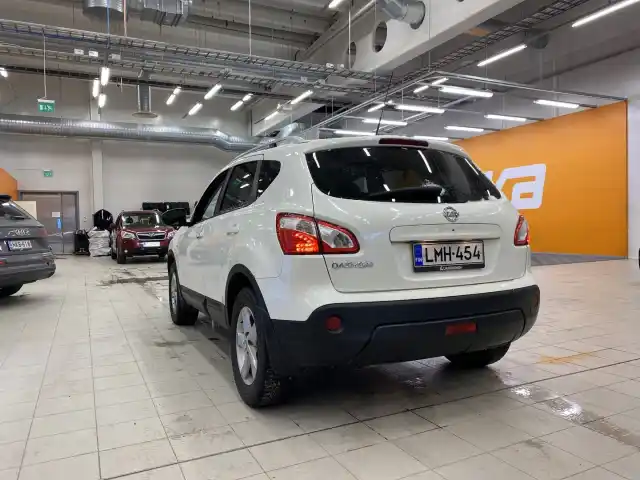 Valkoinen Maastoauto, Nissan Qashqai – LMH-454