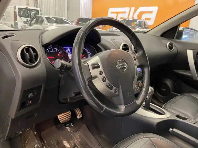 Valkoinen Maastoauto, Nissan Qashqai – LMH-454