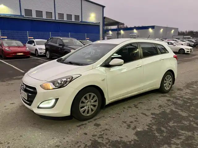 Valkoinen Viistoperä, Hyundai I30 – LMJ-328