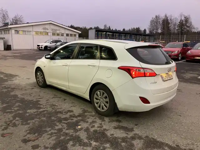 Valkoinen Viistoperä, Hyundai I30 – LMJ-328