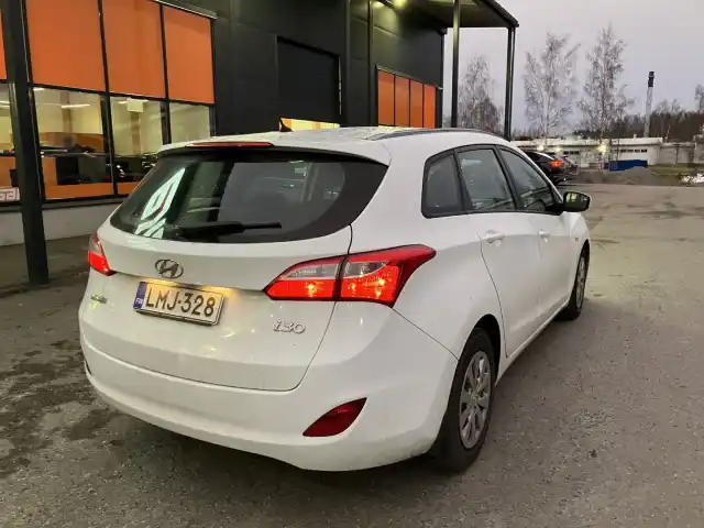 Valkoinen Viistoperä, Hyundai I30 – LMJ-328