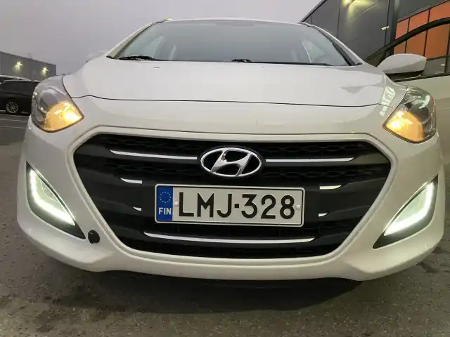 Valkoinen Viistoperä, Hyundai I30 – LMJ-328