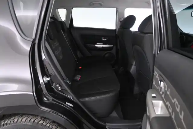 Musta Viistoperä, Kia Soul – LMJ-674