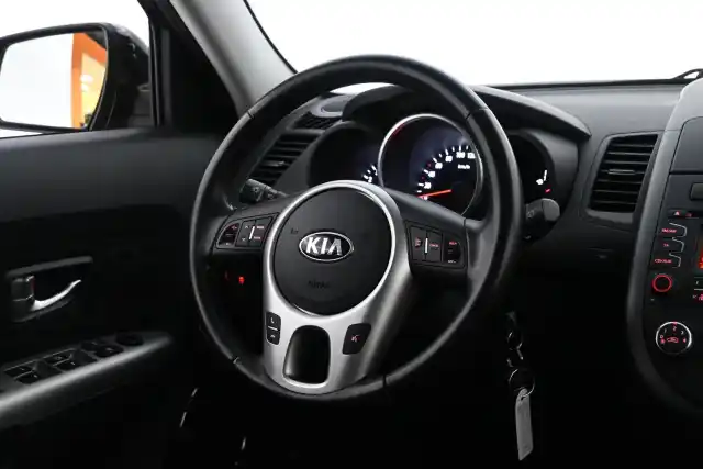 Musta Viistoperä, Kia Soul – LMJ-674