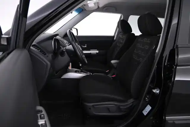 Musta Viistoperä, Kia Soul – LMJ-674