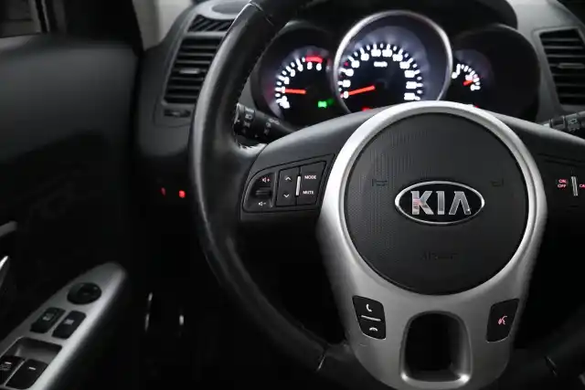 Musta Viistoperä, Kia Soul – LMJ-674