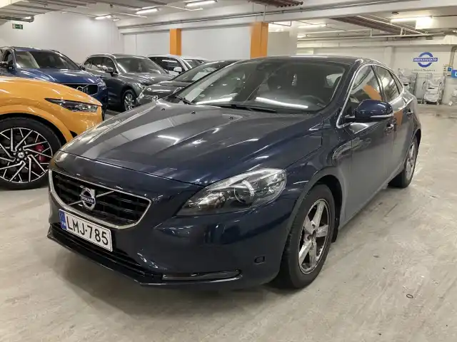Sininen Viistoperä, Volvo V40 – LMJ-785