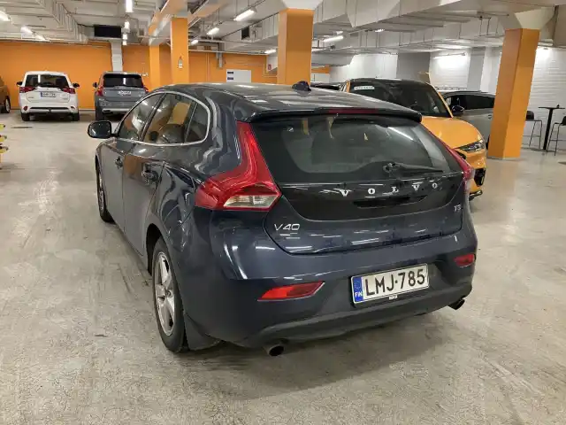 Sininen Viistoperä, Volvo V40 – LMJ-785