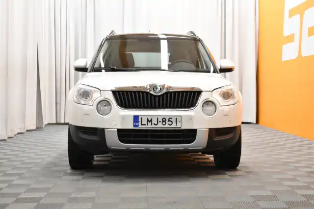 Valkoinen Maastoauto, Skoda Yeti – LMJ-851