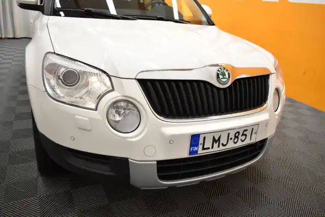 Valkoinen Maastoauto, Skoda Yeti – LMJ-851