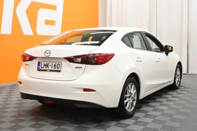 Valkoinen Sedan, Mazda 3 – LMK-160