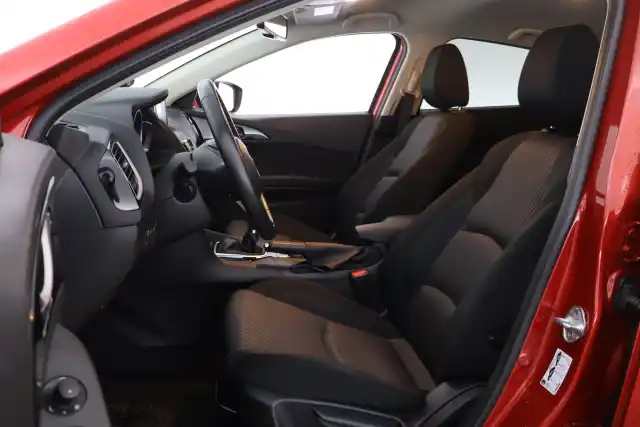 Punainen Viistoperä, Mazda 3 – LMK-184