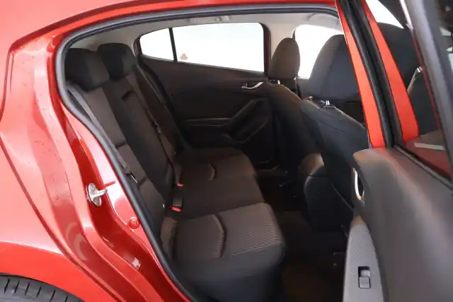 Punainen Viistoperä, Mazda 3 – LMK-184