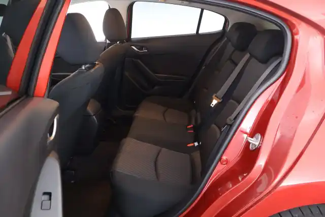 Punainen Viistoperä, Mazda 3 – LMK-184