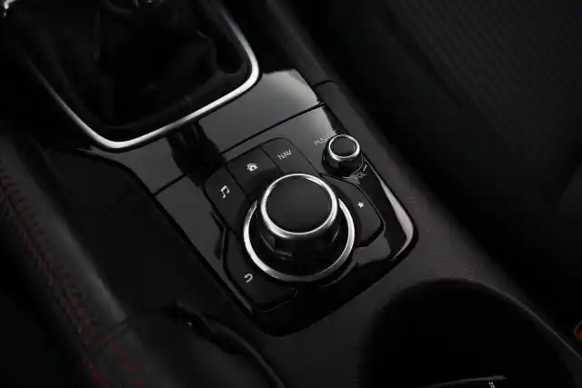 Punainen Viistoperä, Mazda 3 – LMK-184
