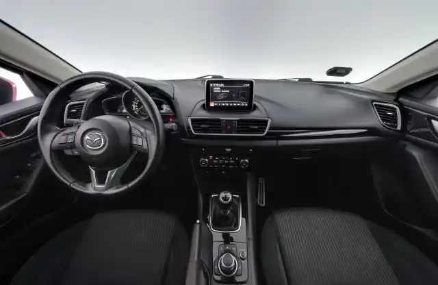 Punainen Viistoperä, Mazda 3 – LMK-184