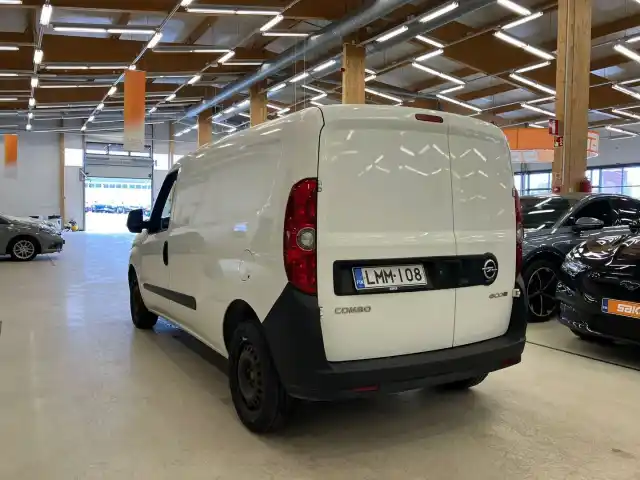 Valkoinen Pakettiauto, Opel Combo – LMM-108