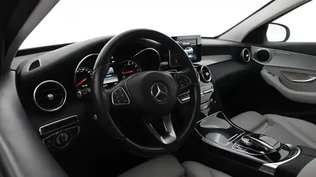 Valkoinen Sedan, Mercedes-Benz C – LMM-312