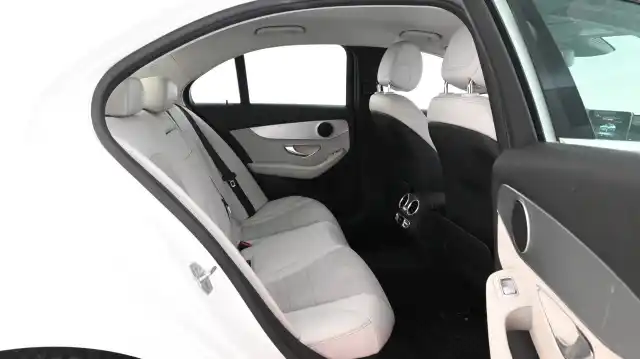 Valkoinen Sedan, Mercedes-Benz C – LMM-312