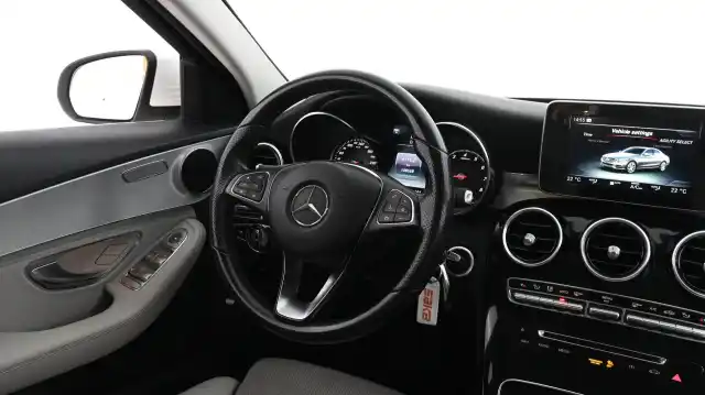 Valkoinen Sedan, Mercedes-Benz C – LMM-312