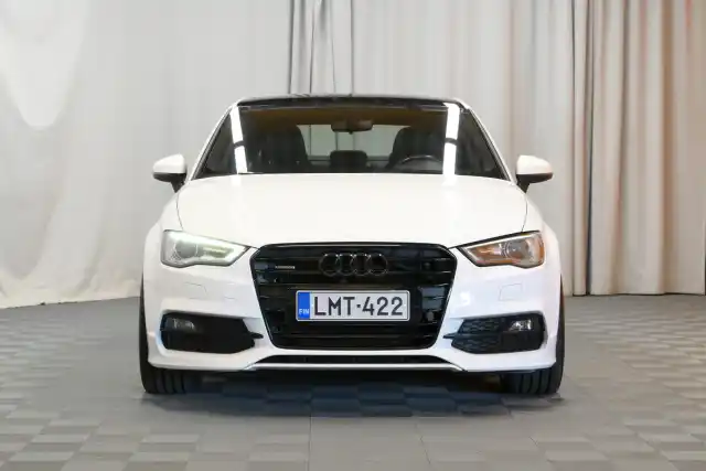Valkoinen Sedan, Audi A3 – LMT-422