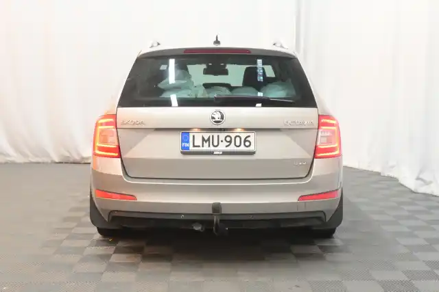 Beige Farmari, Skoda Octavia – LMU-906