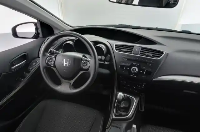 Musta Viistoperä, Honda Civic – LMX-351